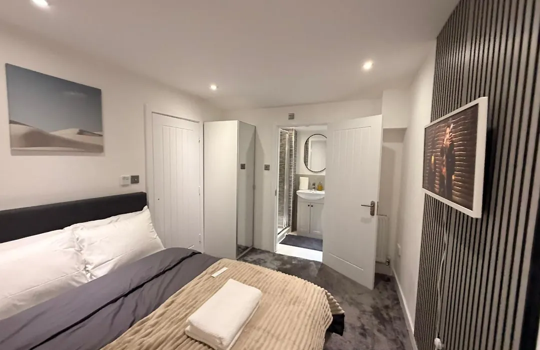 Luxury Rooms - Pick A Room - Free Parking & Kitchen Access, Near Etihad Stadium, The Coop Live & Piccadilly Station, Manchester-1