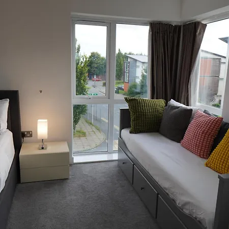 Luxury Rooms - Pick A Room - Free Parking & Kitchen Access, Near Etihad Stadium, The Coop Live & Piccadilly Station, Manchester-3