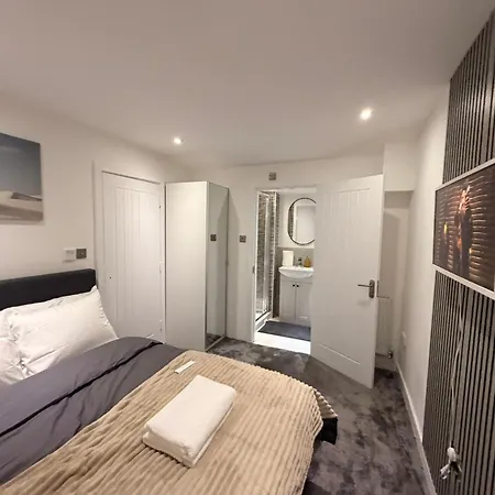Luxury Rooms - Pick A Room - Free Parking & Kitchen Access, Near Etihad Stadium, The Coop Live & Piccadilly Station, Manchester-2
