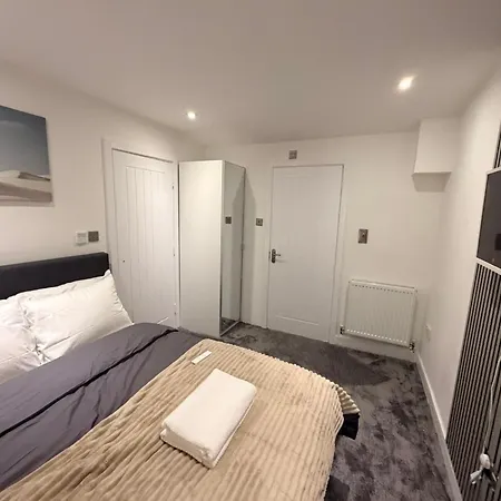 Luxury Rooms - Pick A Room - Free Parking & Kitchen Access, Near Etihad Stadium, The Coop Live & Piccadilly Station, Manchester-3